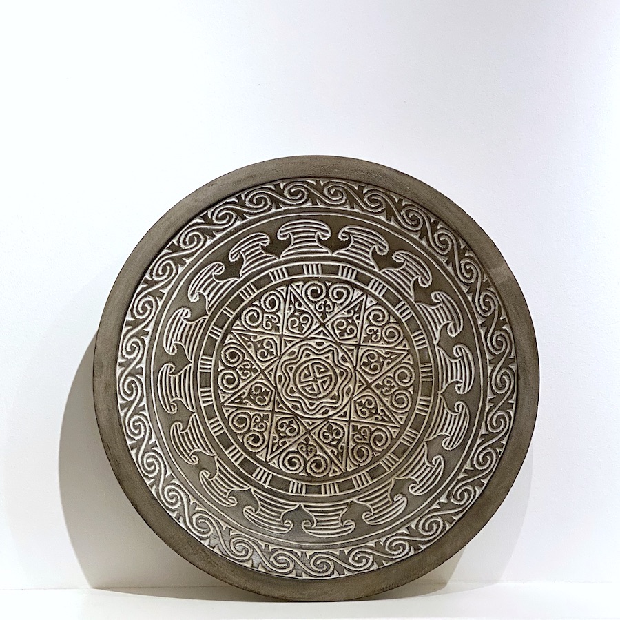 vægophæng og frugtfad i træ